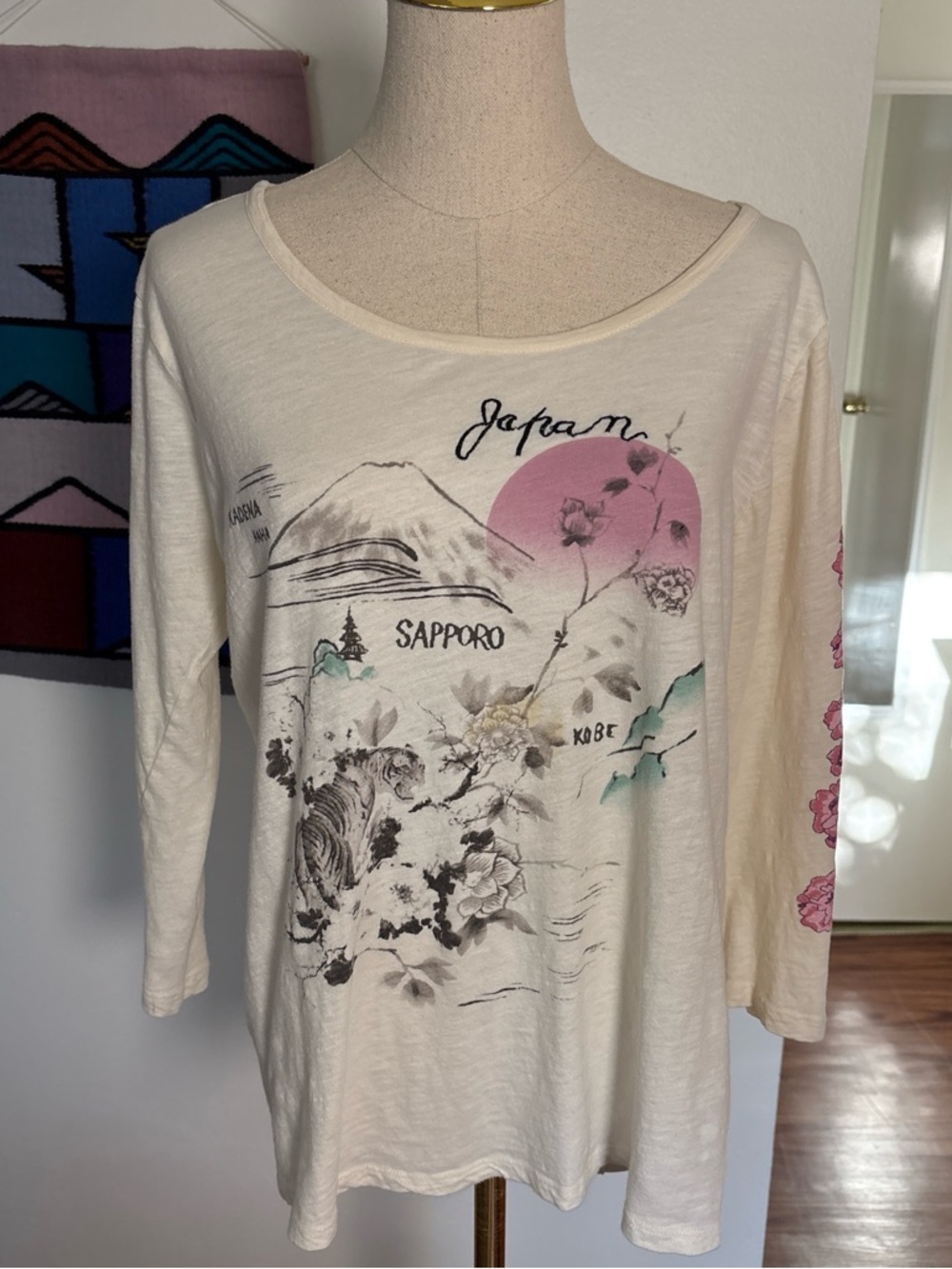 VTG Y2K Lucky Brand Japan Graphic Scoop Neck Tee